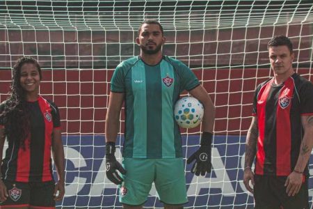 Novo manto rubro-negro: Vitória apresenta camisa 2026 com estreia marcada no Barradão
