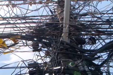 Salvador intensifica fiscalização para organizar fios e cabos nas ruas
