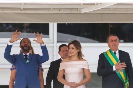 Intérprete de Libras da posse de Bolsonaro é denunciado por estupro e abuso por alunos surdos