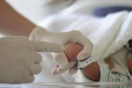 Bebê de 20 dias morre após esperar por regulação para cirurgia cardíaca na Bahia