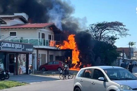 Avião de pequeno porte cai sobre restaurante e deixa quatro mortos no Rio Grande do Sul