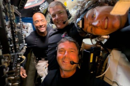 Artemis II chega à Terra nesta sexta-feira (10), com resgate da tripulação no mar