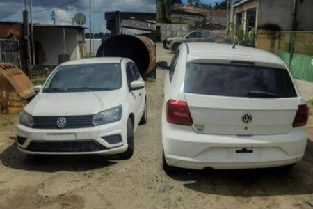 Dois homens são encontrados mortos dentro de carro sem placas em Lauro de Freitas