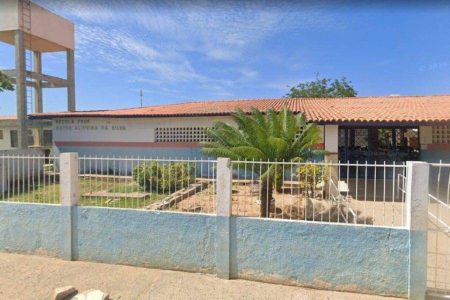 Professor é afastado após ficar nu durante aula em colégio estadual da Bahia