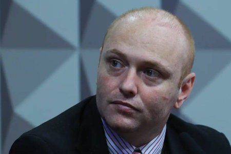 Moraes reduz em 100 dias a pena de hacker do caso Zambelli após resultado no Enem
