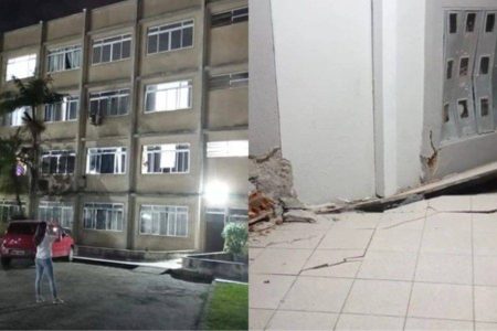 Prédio afunda e moradores são retirados às pressas em SC