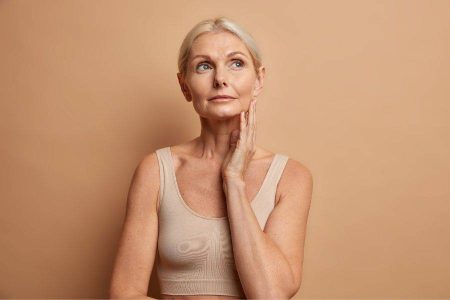 Sinais de envelhecimento impulsionam busca por estética sem cirurgia