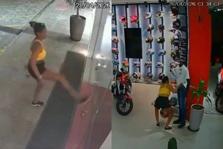 Mulher invade concessionária e furta capacete e camisa de manequim em Feira de Santana