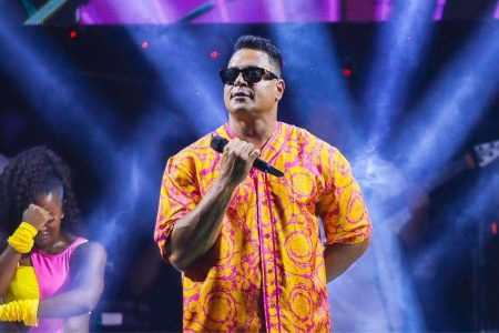 Alba aprova homenagem e concede Comenda Dois de Julho a Xanddy Harmonia