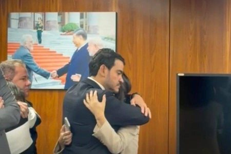 Vídeo mostra Jorge Messias emocionado após rejeição de indicação ao STF