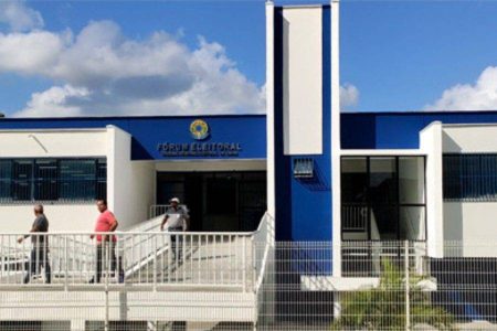 Homem é morto após atacar vigilante em cartório eleitoral de Camaçari