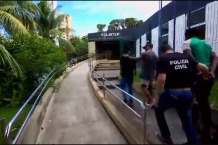 Foragidos por homicídio são presos ao tentar fugir pela Rodoviária de Salvador