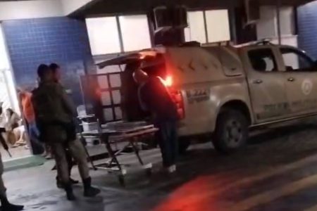 Dois homens são executados a tiros em Cajazeiras; crime aconteceu próximo à delegacia