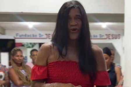 Isidório comete transfobia ao defender pastor: “Imagine uma morena dessa no banheiro com sua esposa”