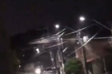 Mais de 20 homens armados invadem o Rio Sena e madrugada é marcada por tiros