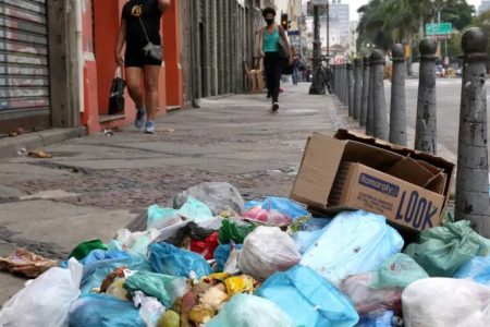 Câmara aprova projeto que prevê multa por descarte irregular de lixo em vias públicas