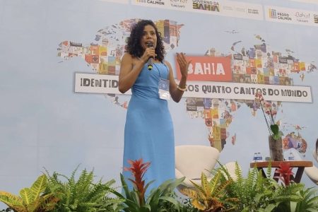 Escritora itabunense Thaíse Santana participa da Bienal do Livro Bahia 2026