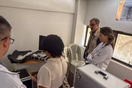 Falsa profissional é suspeita de exercer medicina ilegal em ótica de Salvador