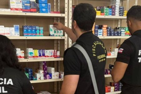 Operação conjunta autua farmácias irregulares e apreende medicamentos em Camaçari