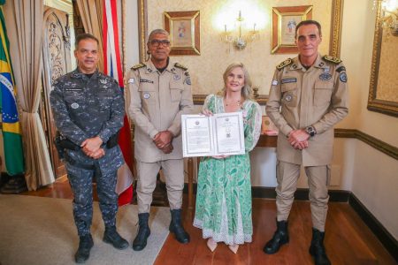 Ivana Bastos recebe Medalha do Mérito Três Marias da PMBA