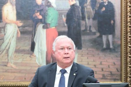 Após aval da CCJ, Paulo Azi defende fim da escala 6×1 e diz que modelo atual penaliza quem mais trabalha