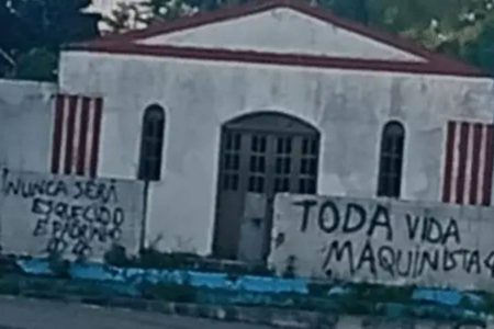 Facção criminosa picha espaços do quilombo de Mãe Bernadete após morte do ‘Maquinista’