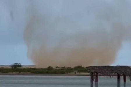Formação de redemoinho assusta moradores no litoral do Nordeste: “o medo foi muito grande”