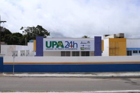 Homem é detido após ferir menor e tentar invadir UPA em Santo Antônio de Jesus