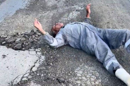 Morador “pede socorro” a Jerônimo ao denunciar estradas em péssimas condições no interior da Bahia