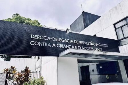 Suspeito de estupro de adolescente é preso no HGE após ser agredido por populares em Salvador