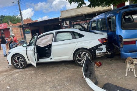 Suposto “racha” termina em acidente e deixa trabalhador ferido na BR-110