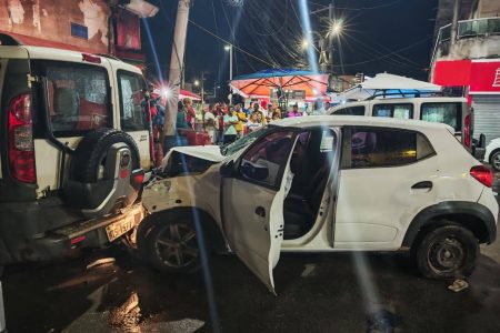 Suspeitos são baleados após confronto com a PM e carro roubado é recuperado em Itapuã