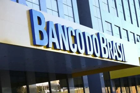 Banco do Brasil tem queda de 54% no lucro após aumento da inadimplência no agro