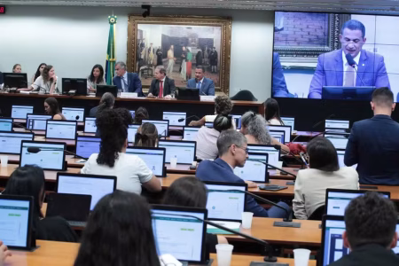 CCJ da Câmara adia votação de PEC que reduz maioridade penal para 16 anos
