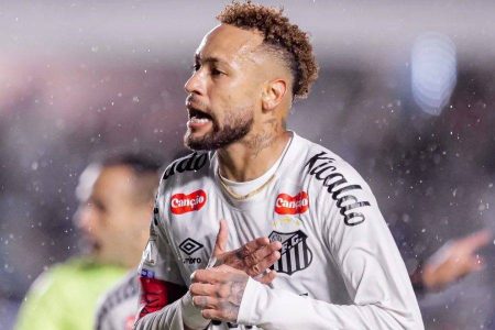 Com edema na panturrilha, Neymar passará por nova avaliação da CBF antes da Copa