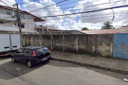Professora e três alunos passam mal após spray de pimenta ser acionado em escola de Salvador