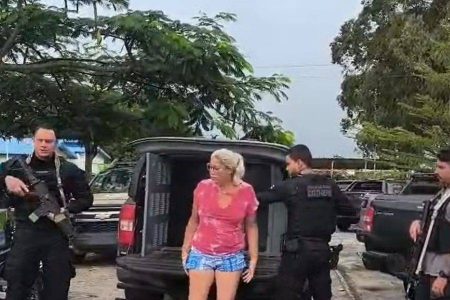 Mulher é presa após condenação por tráfico e atuação em facção no sul Bahia