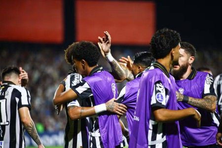 Neymar trata episódio com Robinho Jr. como “coisa de futebol” e diz que caso está resolvido