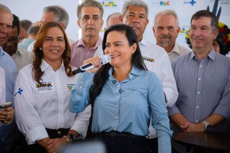 Com investimento de R$ 103 milhões, Débora Regis autoriza início das obras de maternidade em Lauro de Freitas