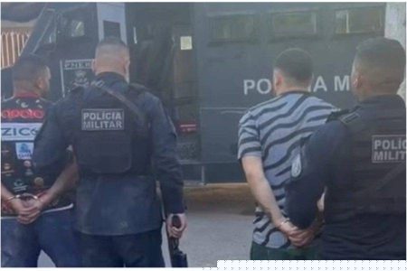 Polícia descobre bunker com arsenal de guerra em comunidade do Rio
