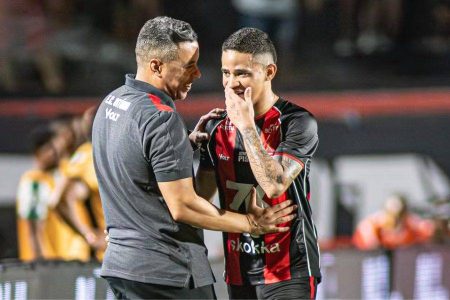 Vitória ganha reforços importantes e espera trio titular contra o Flamengo na Copa do Brasil