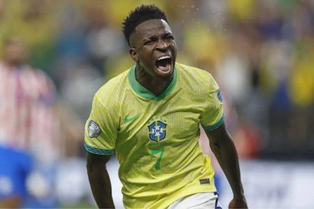 Vinícius Júnior anuncia escritório gratuito para vítimas de racismo no Brasil