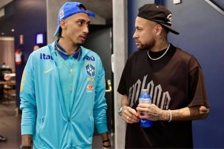 Neymar se emociona em ligação com Raphinha e diz que vai vencer a Copa