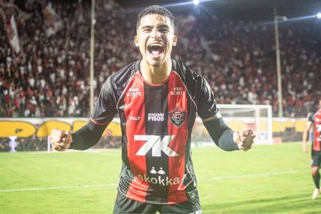 Vitória trabalha para comprar Renê e Zé Vitor em definitivo