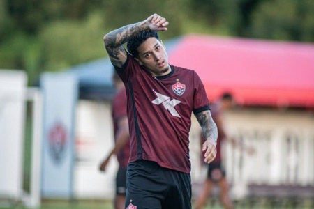 Diretor confirma saída de Kike Saverio, fora dos planos do Vitória
