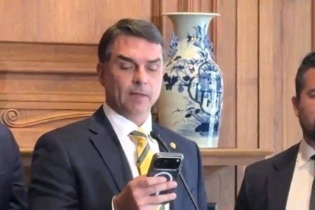Flávio Bolsonaro pede a Trump que PCC e CV sejam classificados como organizações terroristas