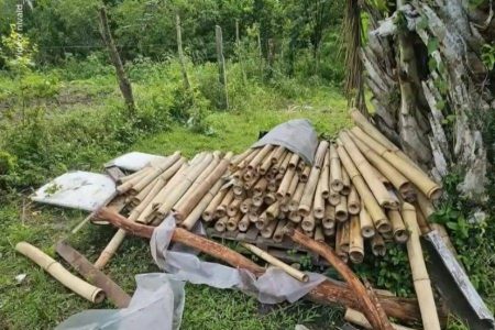 Polícia Civil apreende materiais usados na fabricação clandestina de espadas em Cruz das Almas