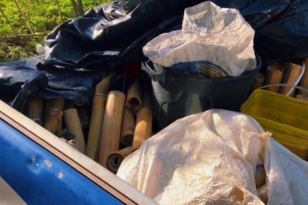 Polícia Civil realiza nova apreensão de materiais usados na fabricação de espadas em Cruz das Almas