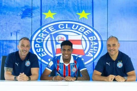 Bahia renova com promessa da base após sequência no profissional