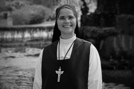 Religiosa baiana morre na Itália ao salvar freiras durante passeio no mar
